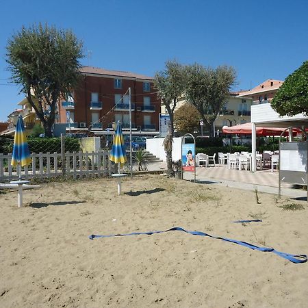 Hotel L&V Rimini Eksteriør billede