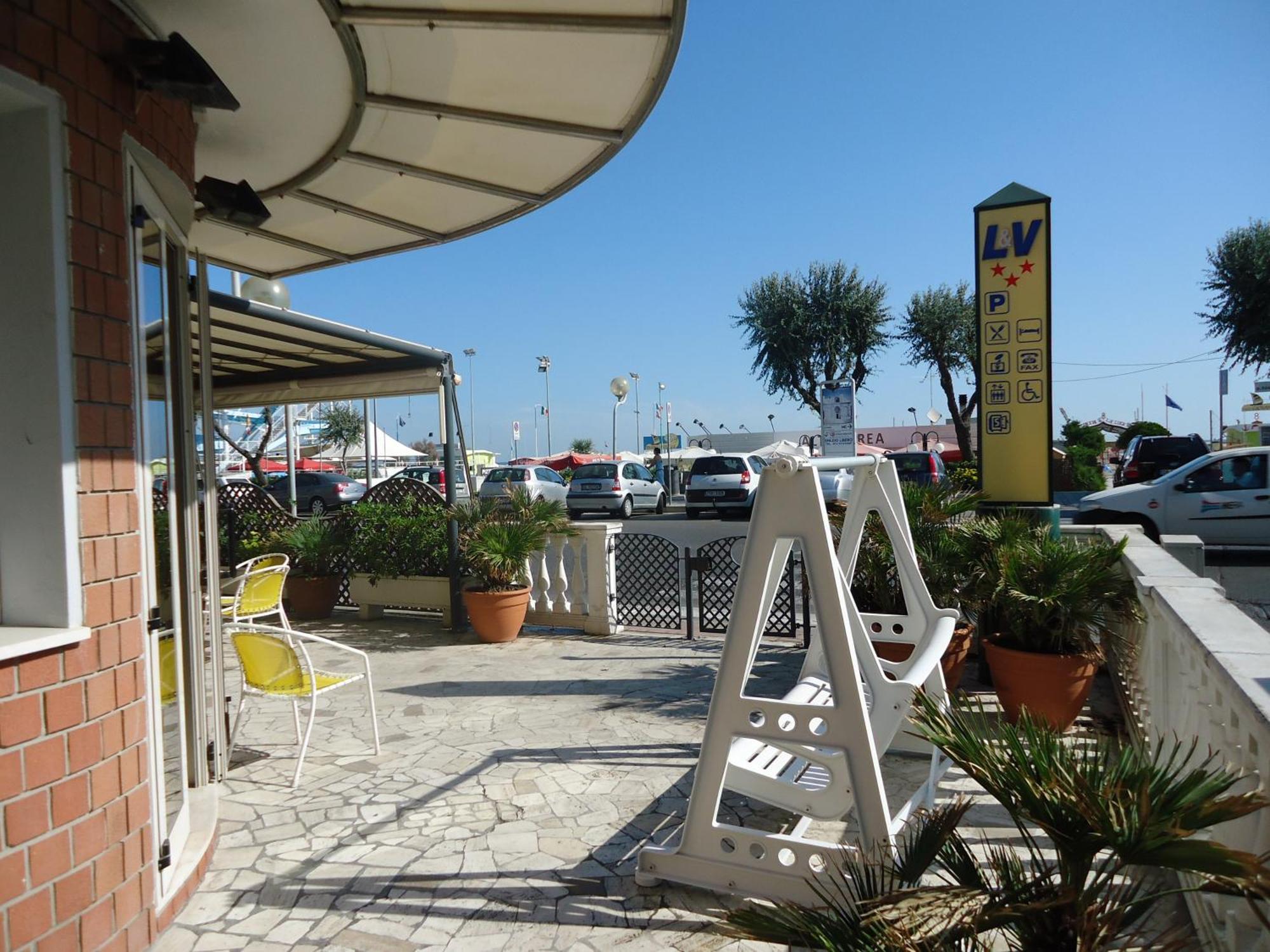 Hotel L&V Rimini Eksteriør billede