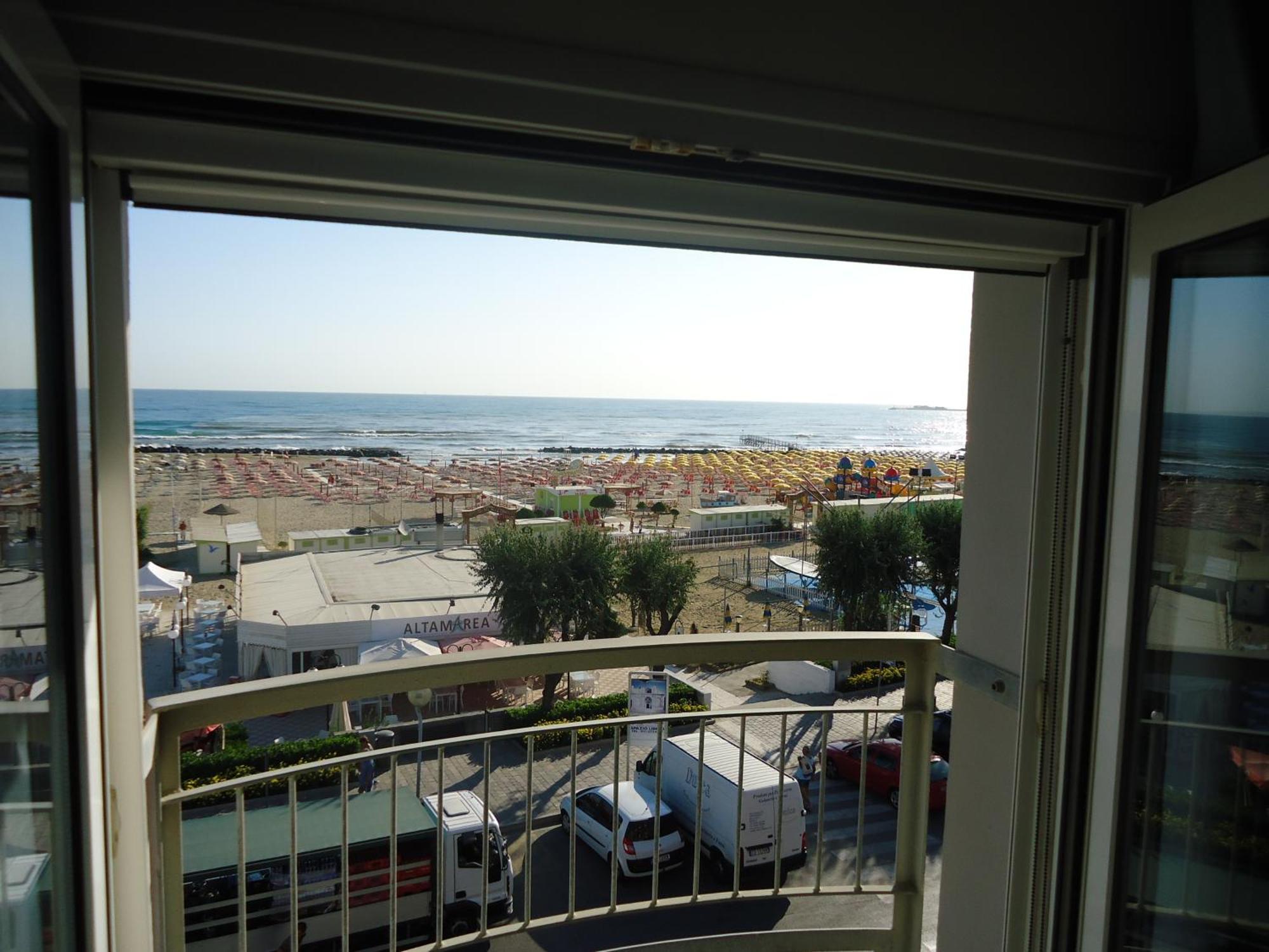 Hotel L&V Rimini Eksteriør billede
