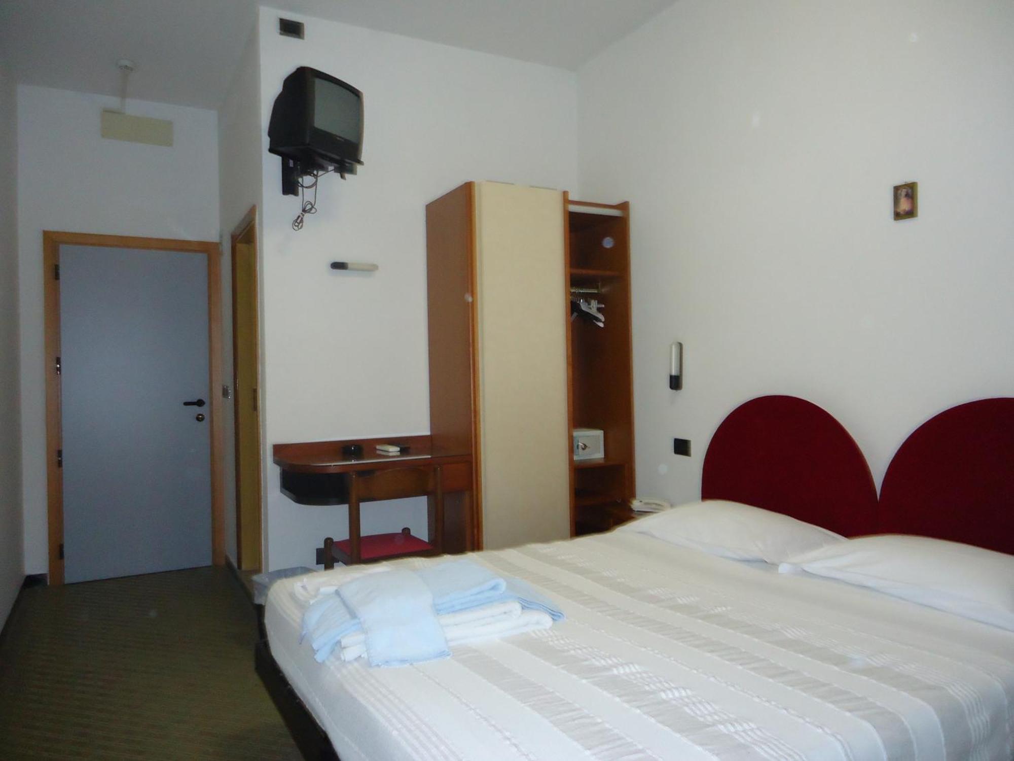 Hotel L&V Rimini Eksteriør billede
