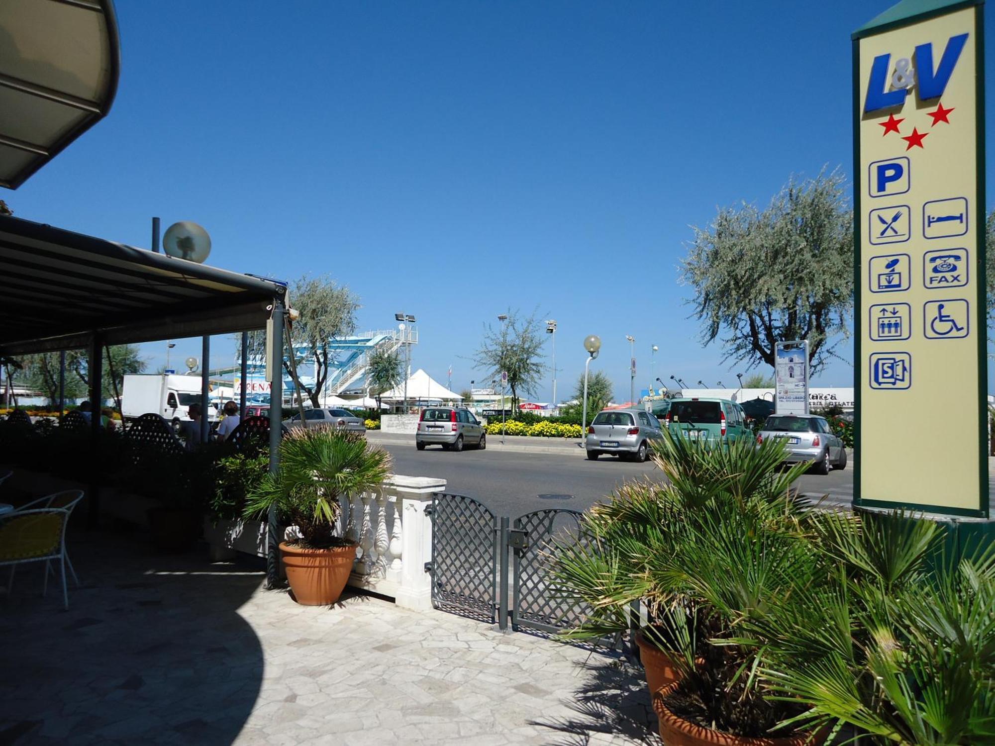 Hotel L&V Rimini Eksteriør billede